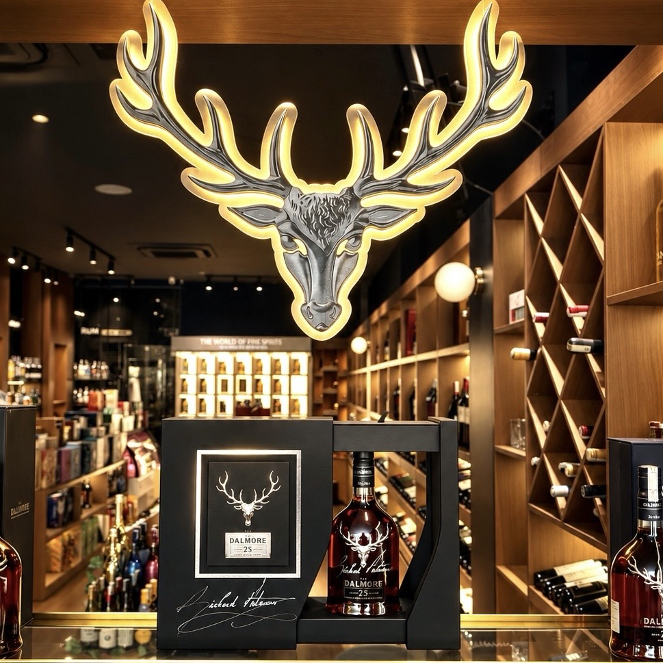 the-dalmore-hai-phien-ban-gioi-han-duoc-richard-paterson-truc-tiep-tuyen-chon-va-ky-tang (5)